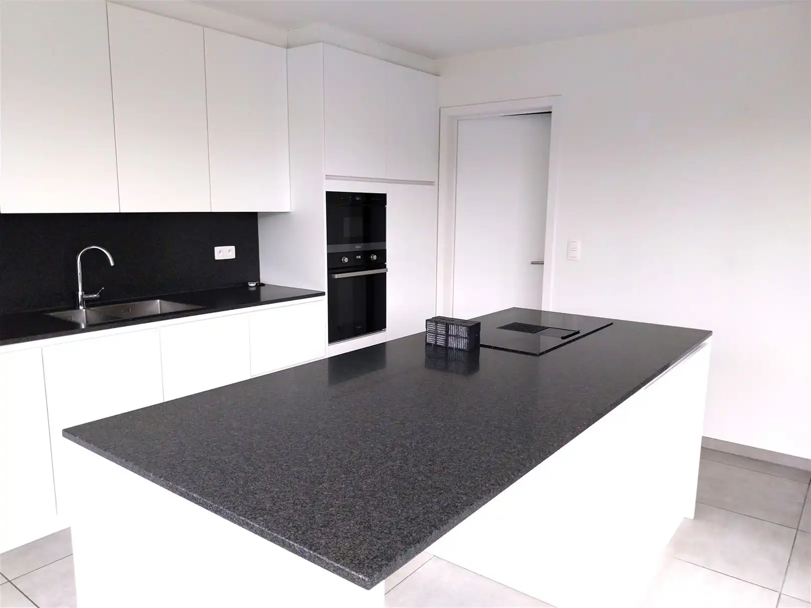 TE  HUUR: Halfopen bebouwing met 3 slaapkamers in Pelt! foto 6