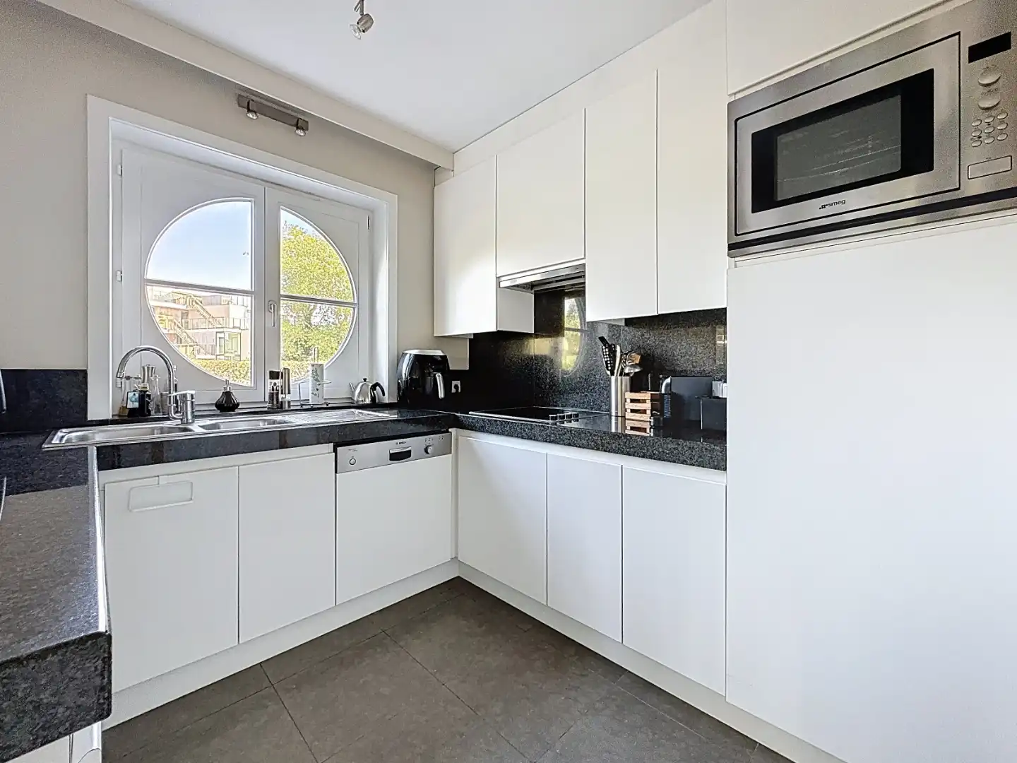 Prachtig appartement nabij het centrum van Sint-Idesbald. foto 3