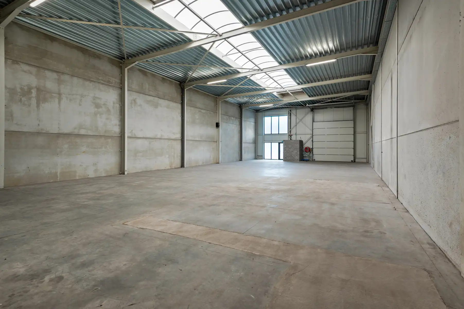 KMO Unit van 375m²+2pp foto {{pictureIndex}}