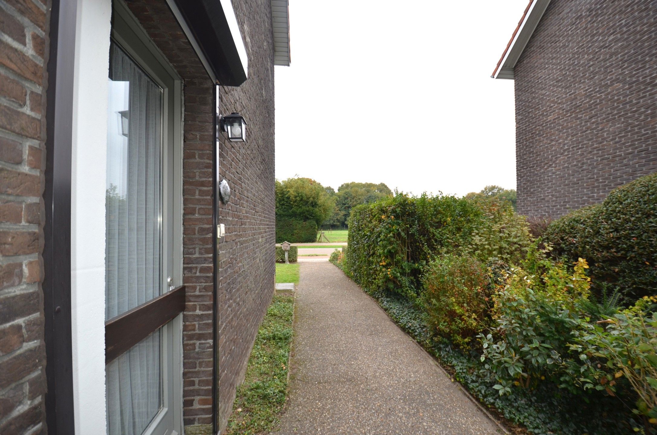 Te renoveren woning op rustige locatie foto 3