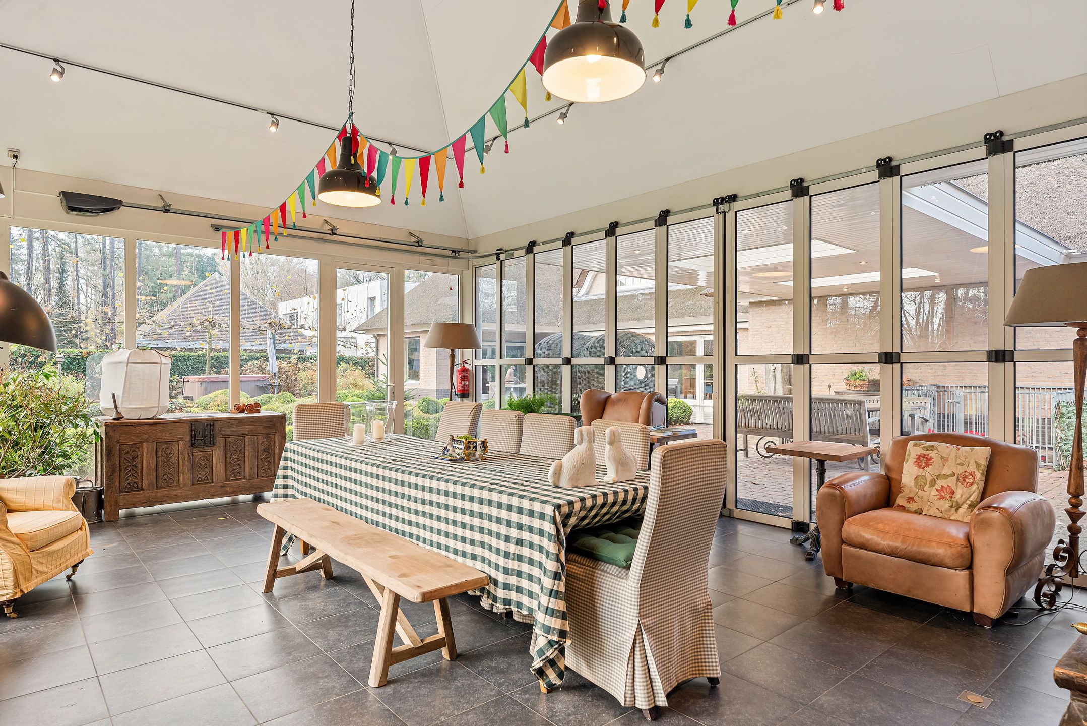 Rietgedekte villa met bijgebouw in Engelse stijl op 3.080m² foto 26