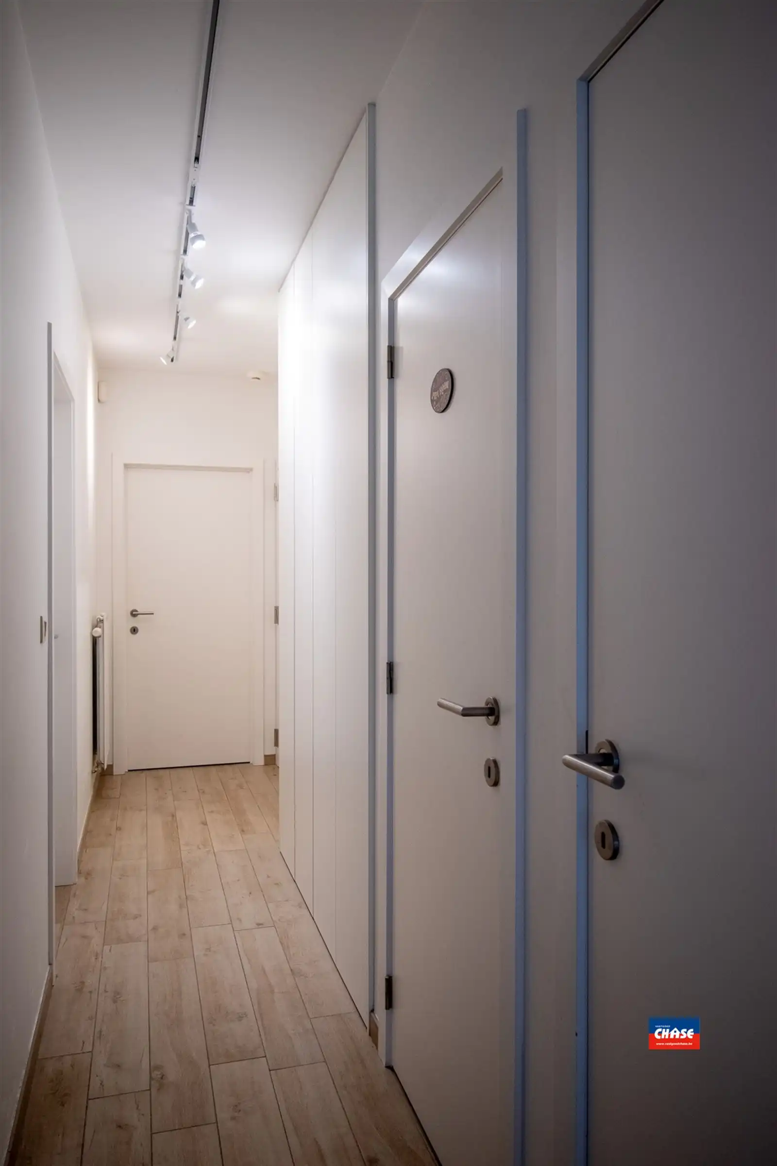 Recent appartement met 2 slaapkamers, tuin + P foto 8