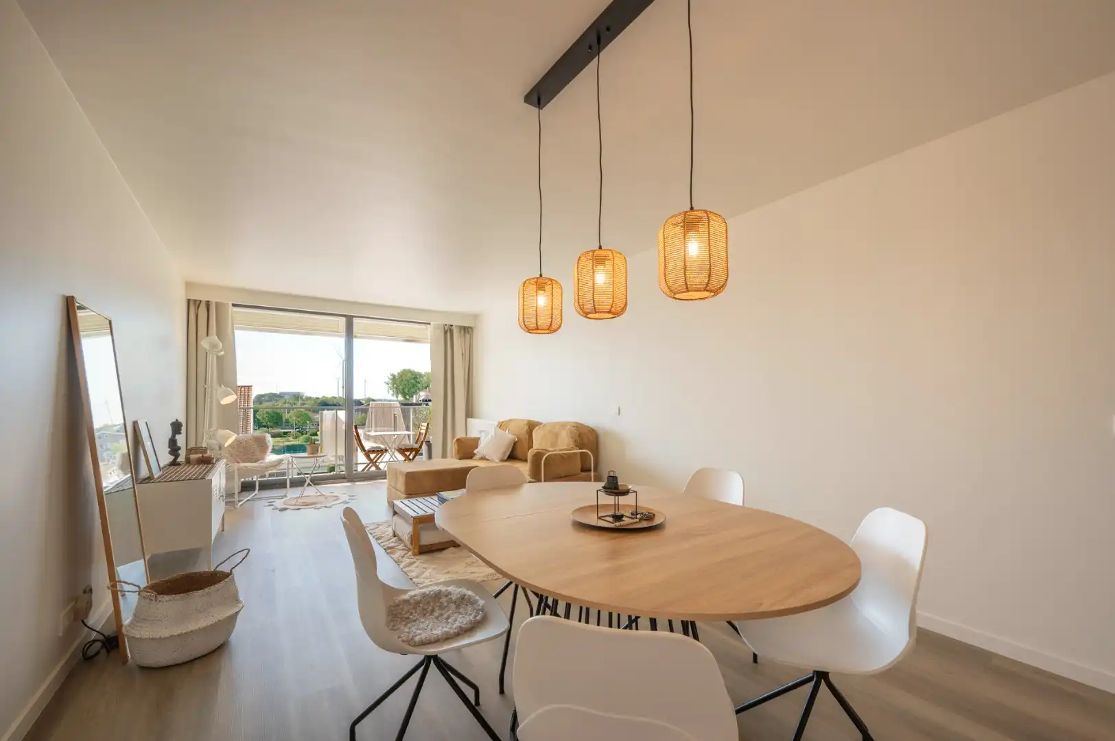 Zonnig, gerenoveerd appartement vlak bij zee met terras foto 2
