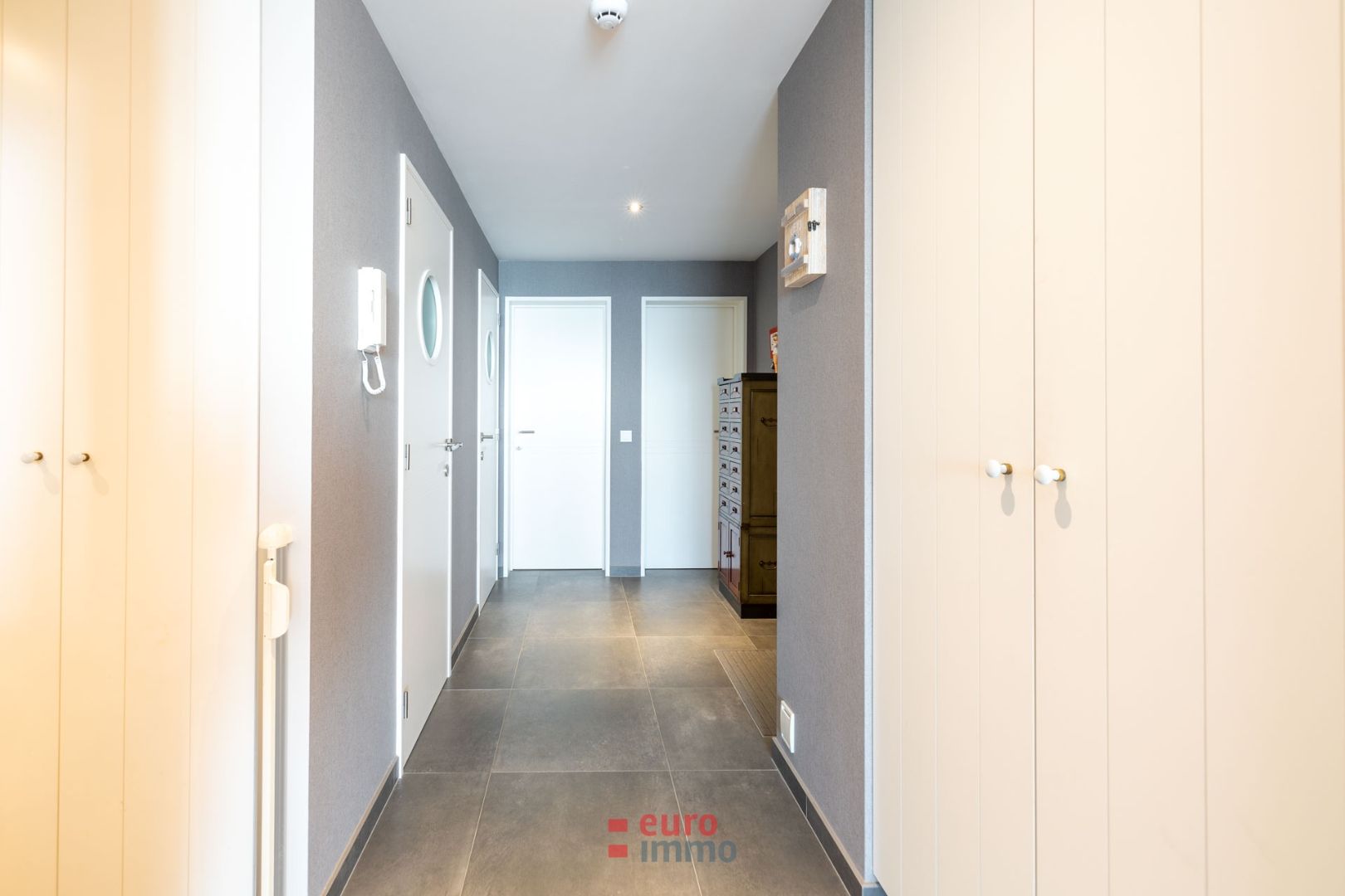 Exclusief, compleet gerenoveerd appartement op de zeedijk te Nieuwpoort! foto 6