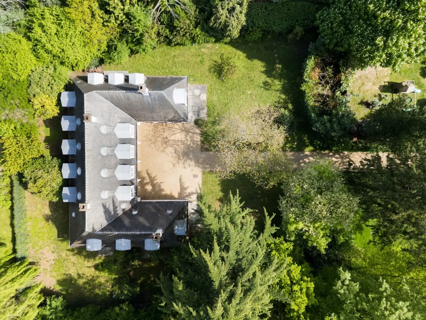 Een te moderniseren architecturale villa van ca. 700m² foto 23
