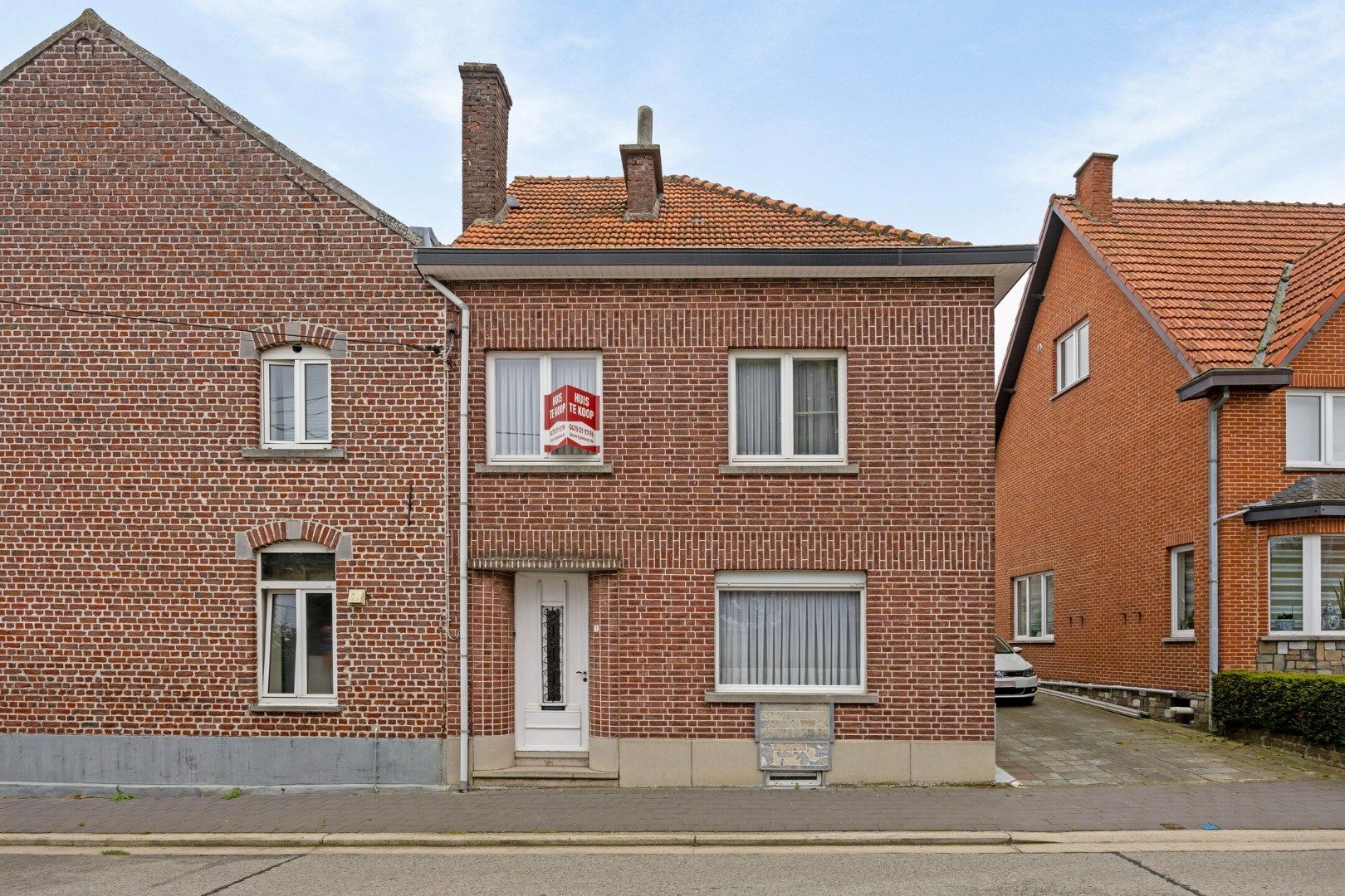 Gezinswoning met 3 slaapkamers, bureau en zolder foto 2