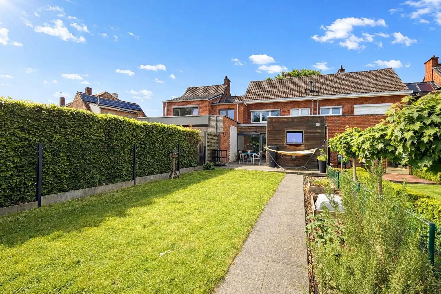 Rustig en centraal gelegen instapklare gezinswoning met zonnige tuin en garage foto 19
