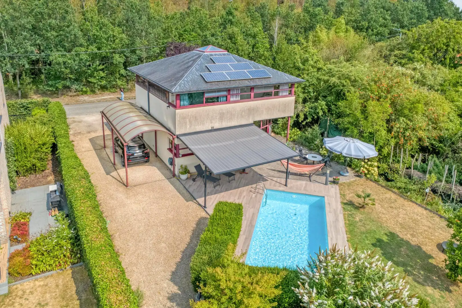 Woning met 3 slpks en zwembad, rustig gelegen op 741 m² (ZW) te St.-Jozef-Olen ! foto {{pictureIndex}}
