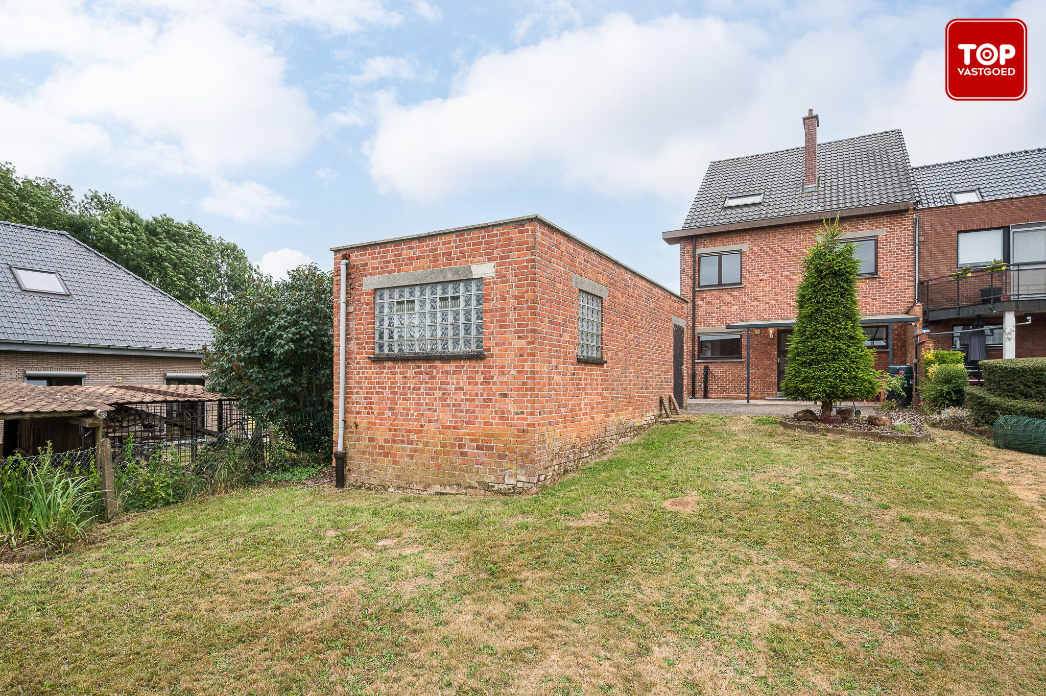 Ruime op te frissen gezinswoning met 4 slaapkamers,  zonnige tuin en garage. foto 28