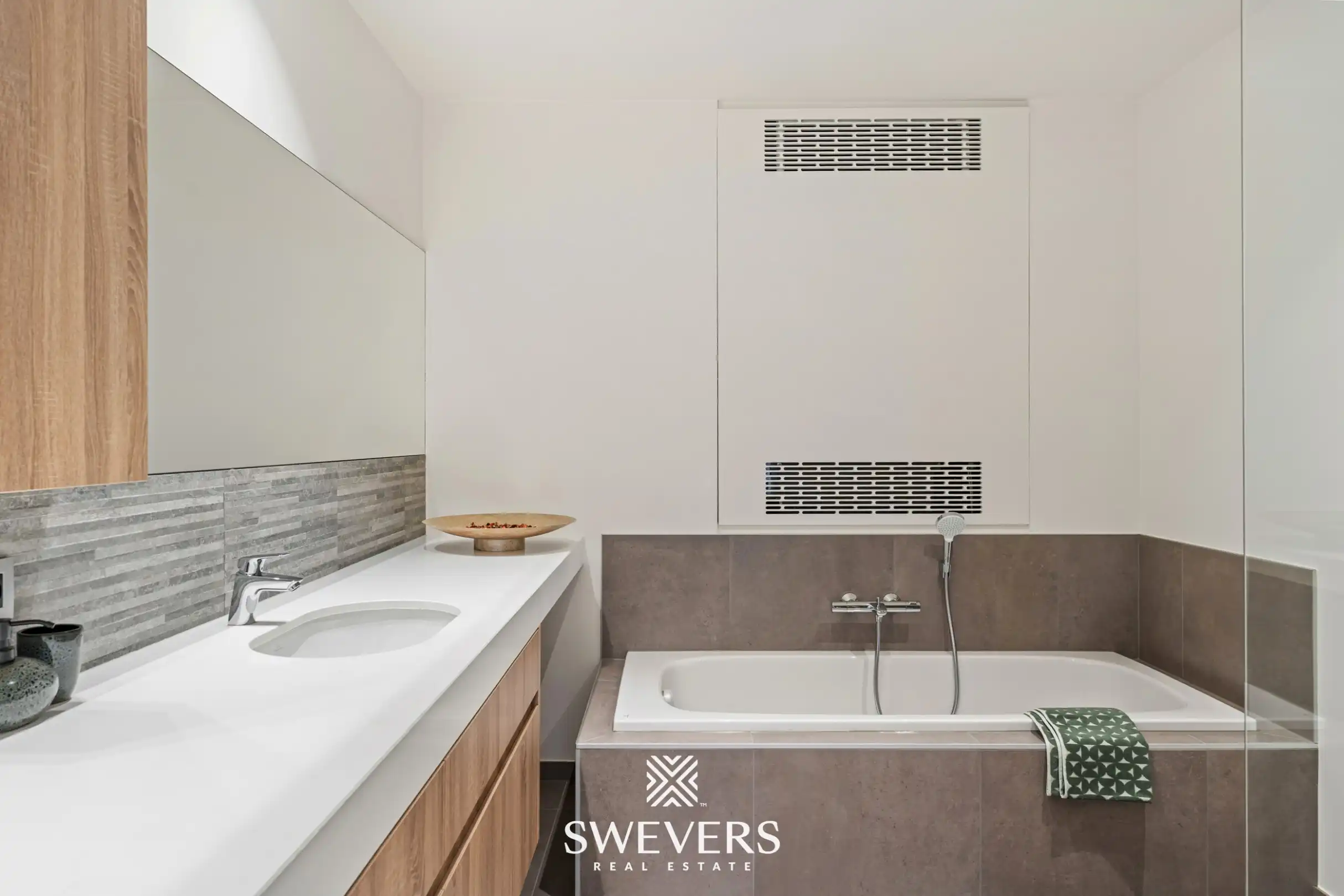 Luxe-appartement met adembenemend zicht over Hasselt foto 23