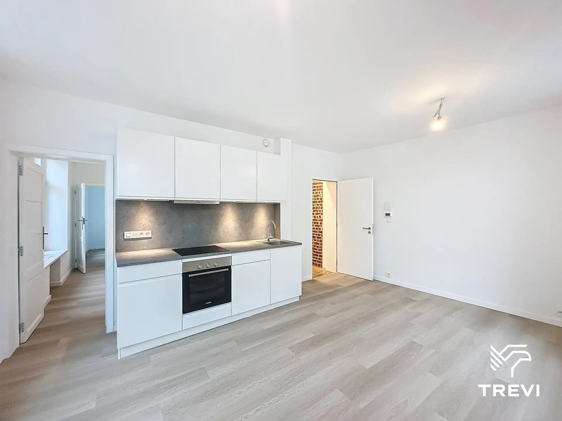 Volledig gerenoveerd appartement met 1 slaapkamer! foto {{pictureIndex}}