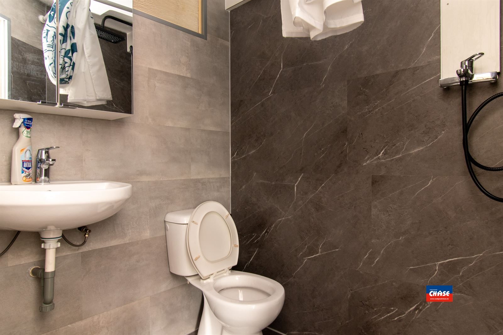 Hoekwoning met 6 slpk - ingericht als 3 units foto 11