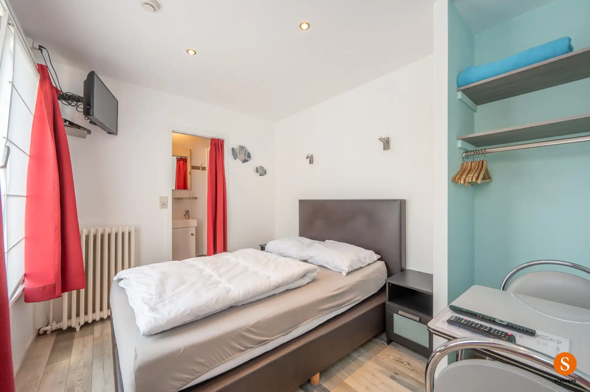 TE KOOP – Verhuurde B&B met 7 kamers én privé-woonst voor uitbaters in hartje De Haan. foto 13