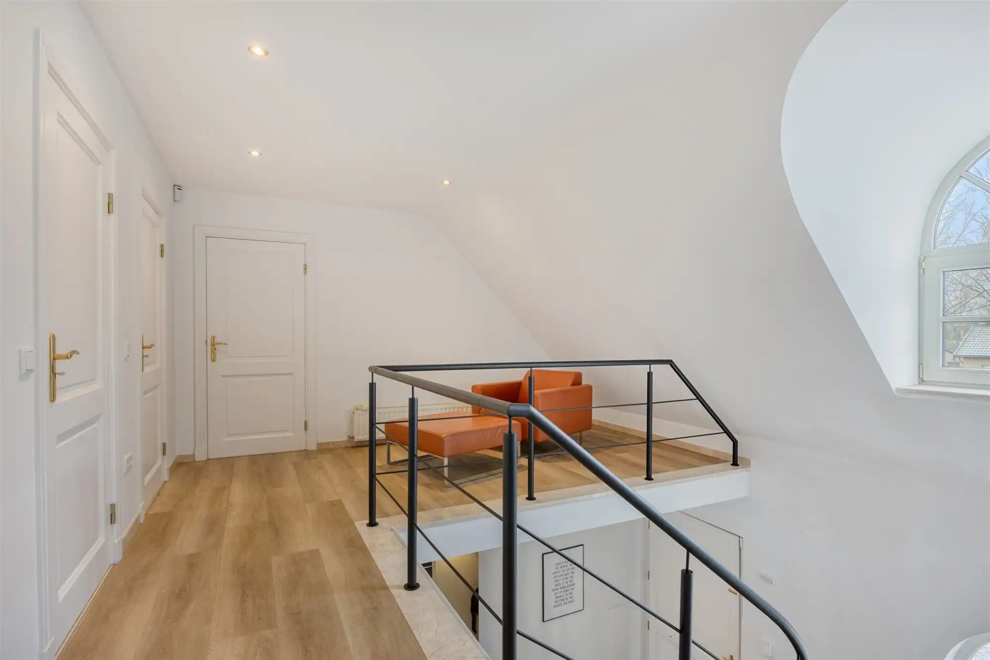 Instapklare tijdloze villa met 5 slpks op ca. 2000 m² foto 35