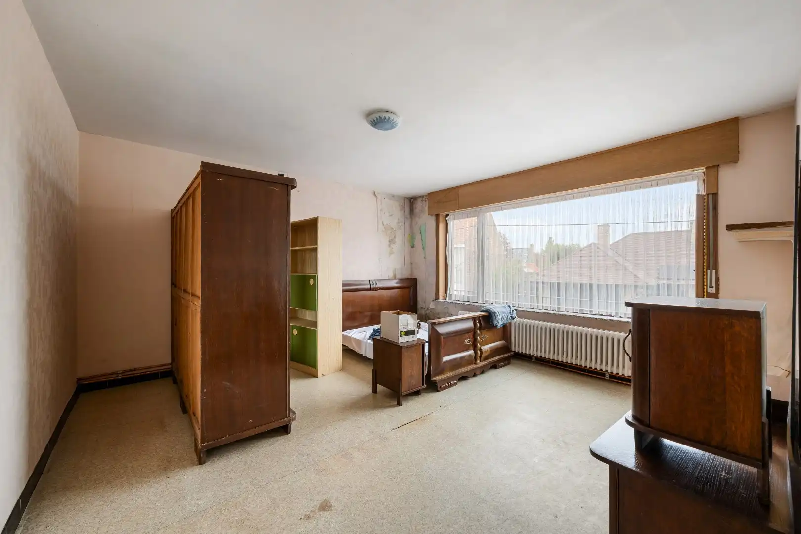 Ruime woning met 4 slaapkamers, loods en tuin met prachtig uitzicht. foto 12