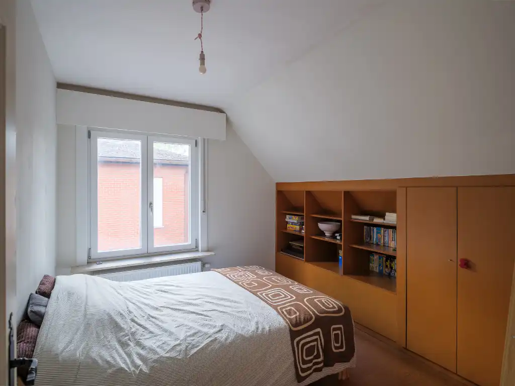 Vrijstaande woning (bew. opp 179m2) met 4 slaapkamers op perceel van 779m2 te Sint-Denijs-Westrem. foto 7