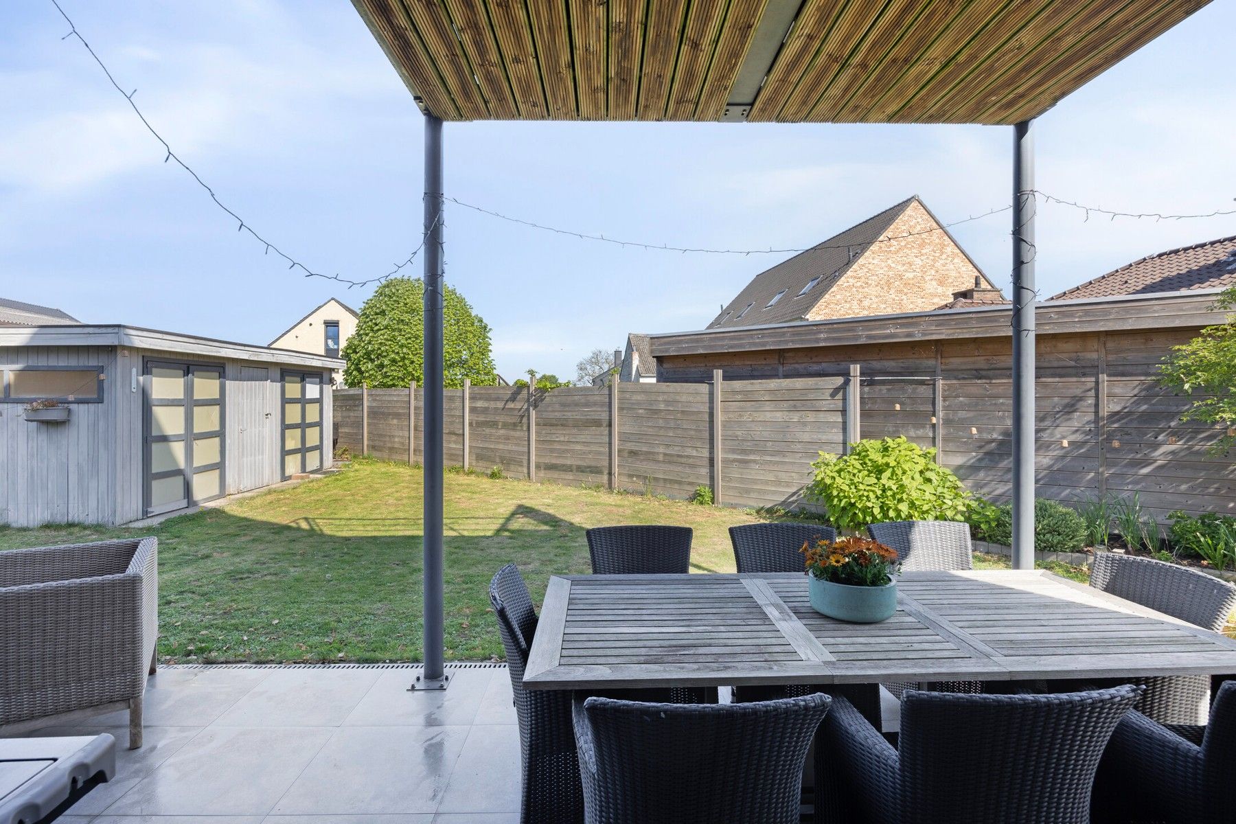 Gelijkvloersappartement met terras en kleine tuin foto 17