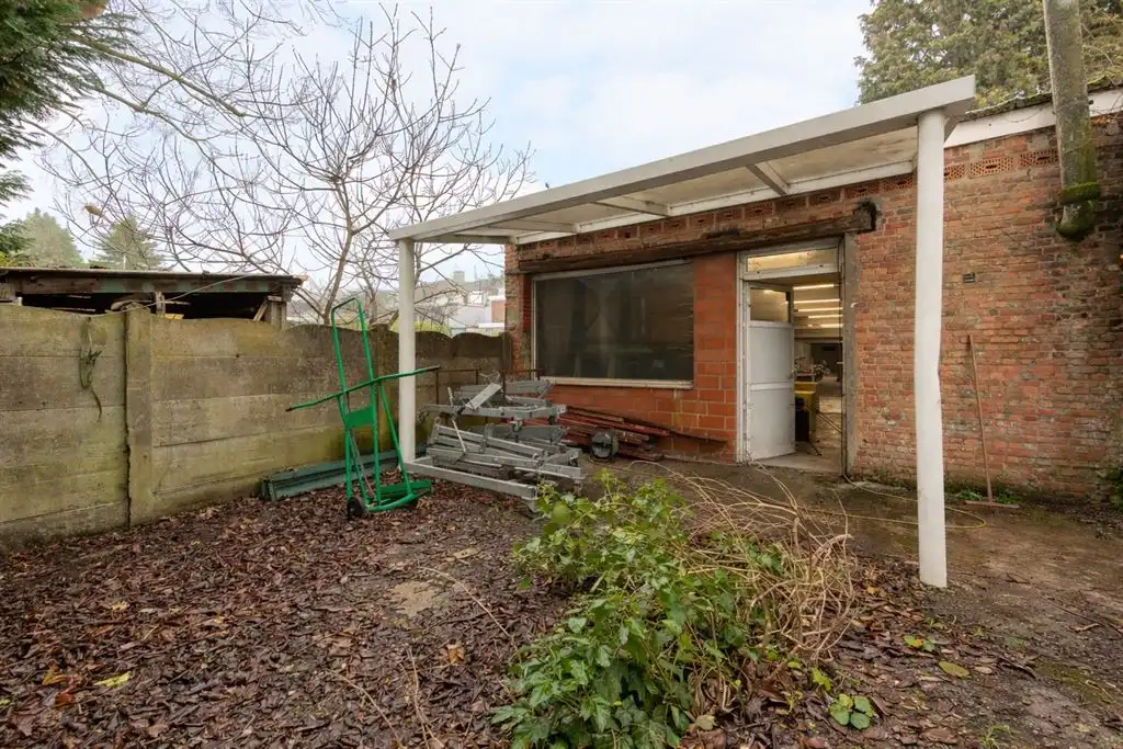 Ruim magazijn met buitenruimte foto 6