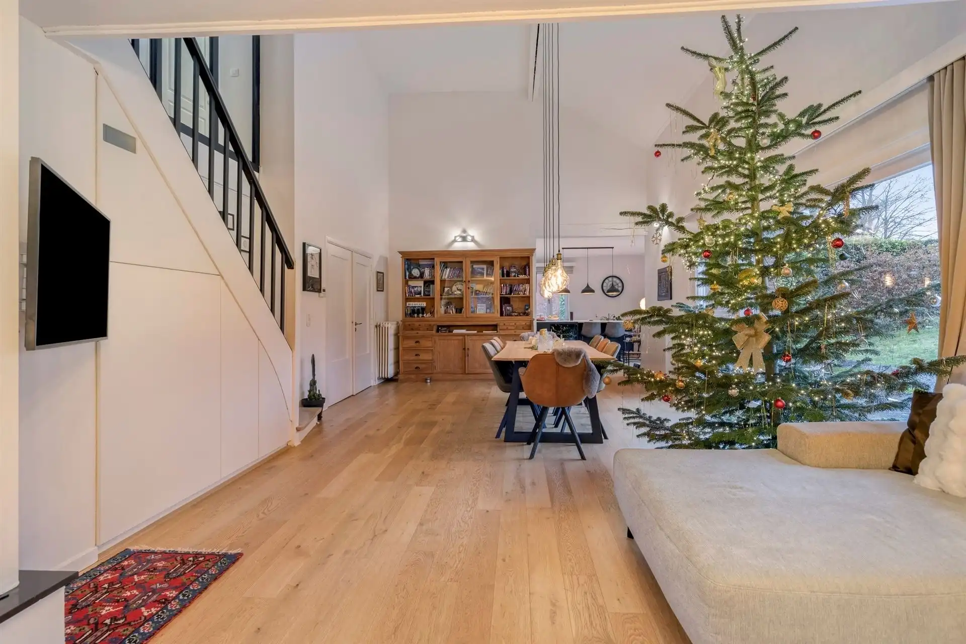 Volledig gerenoveerde hedendaagse villa ±487 m² in de Marnix wijk foto 18