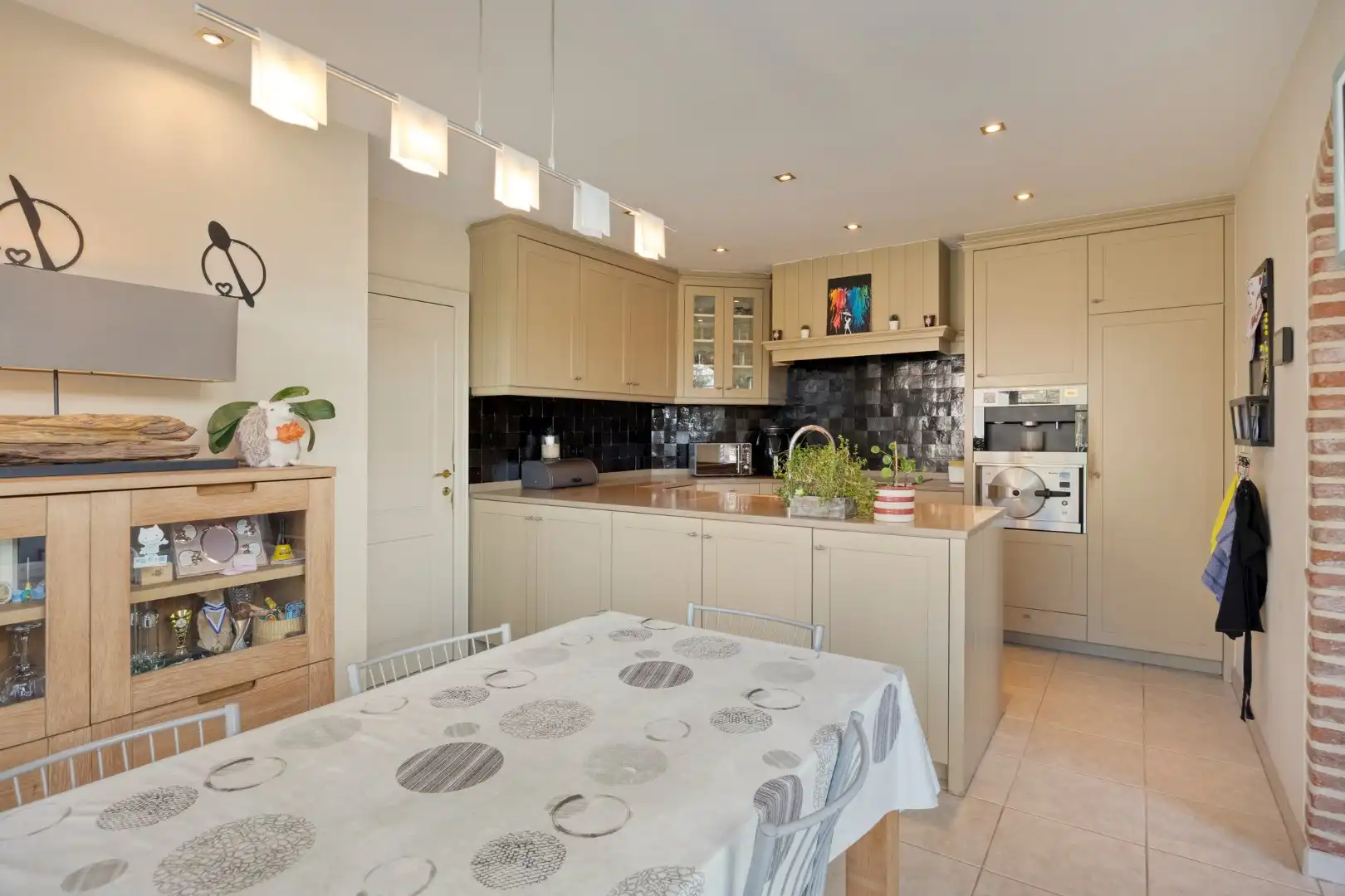 Verzorgde ruime en energetische woning met 4/5 slpks en praktisch bijgebouw ! foto 9