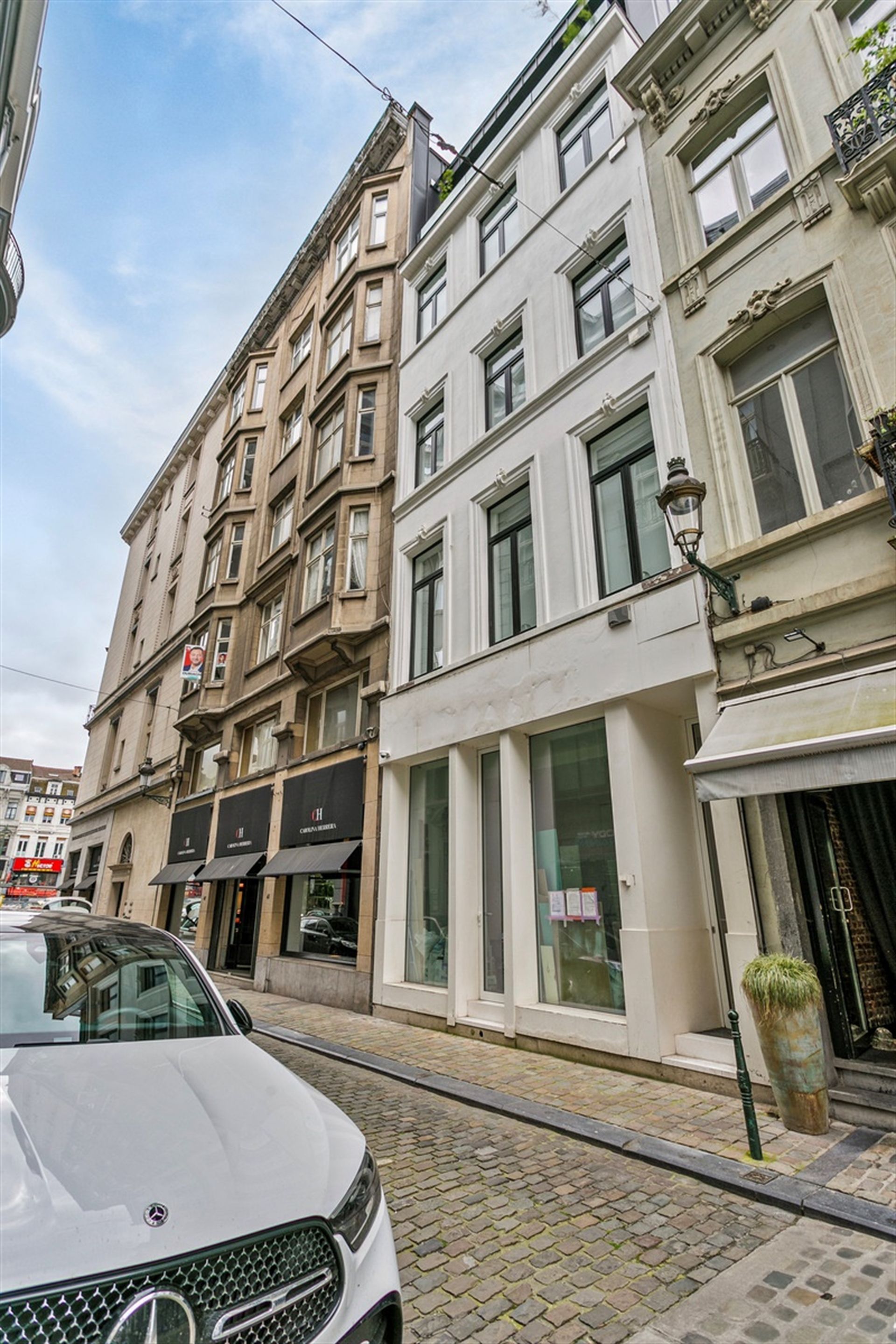 Prachtige unieke verhuring, 2 appartementen en een handelsgelijkvloers te 1000 Brussel. 



 foto 12