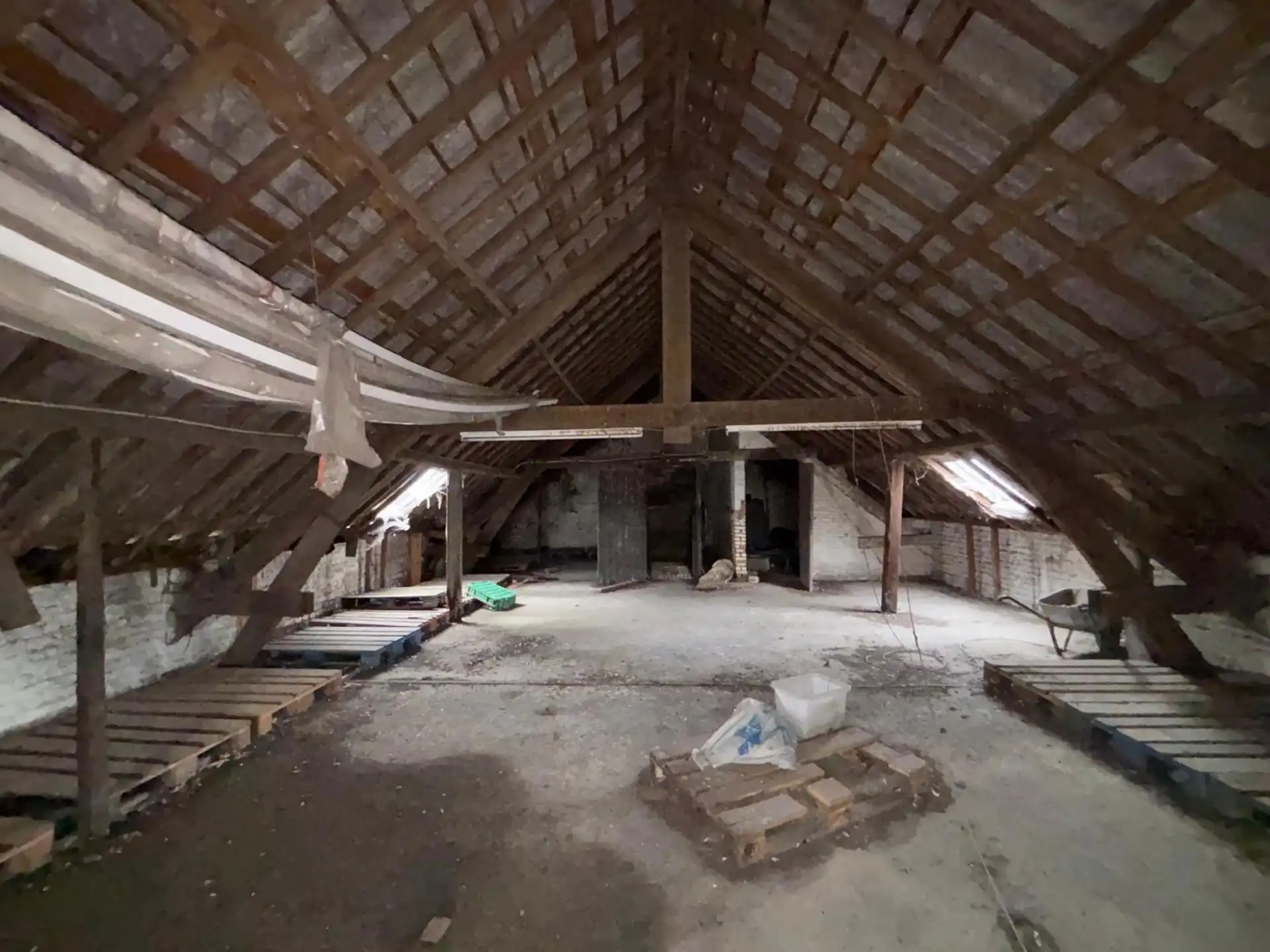 Werkplaats/magazijn van ± 530 m² met kantoor van ± 35 m² foto 24