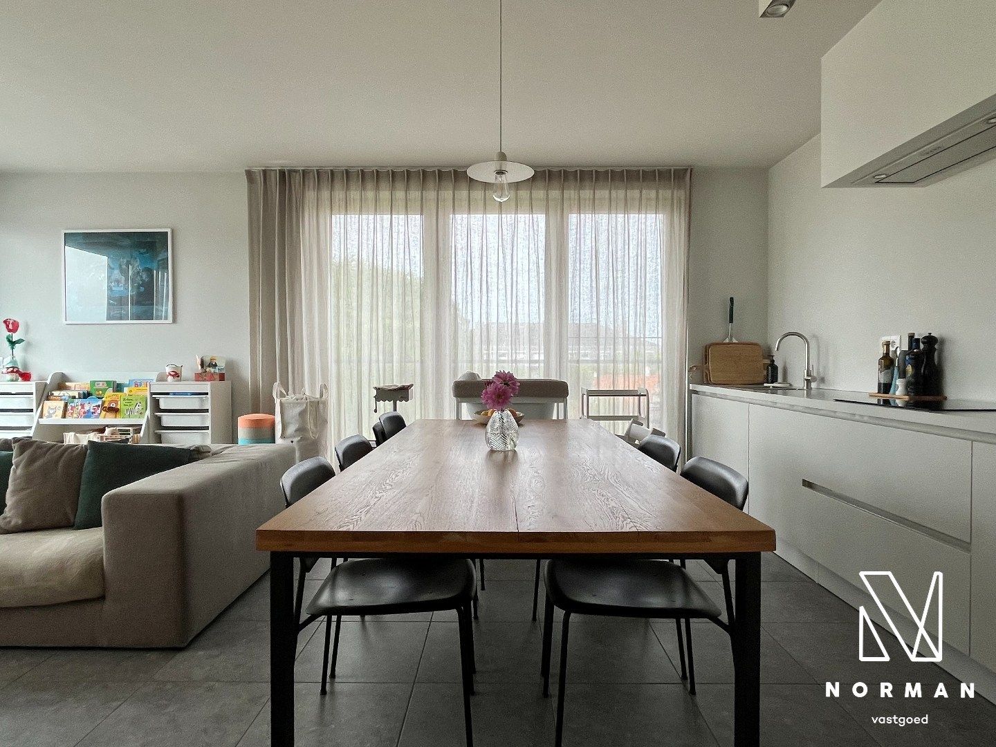 Dit modern afgewerkt appartement bevindt zich op de tweede verdieping van een recente residentie. foto 4