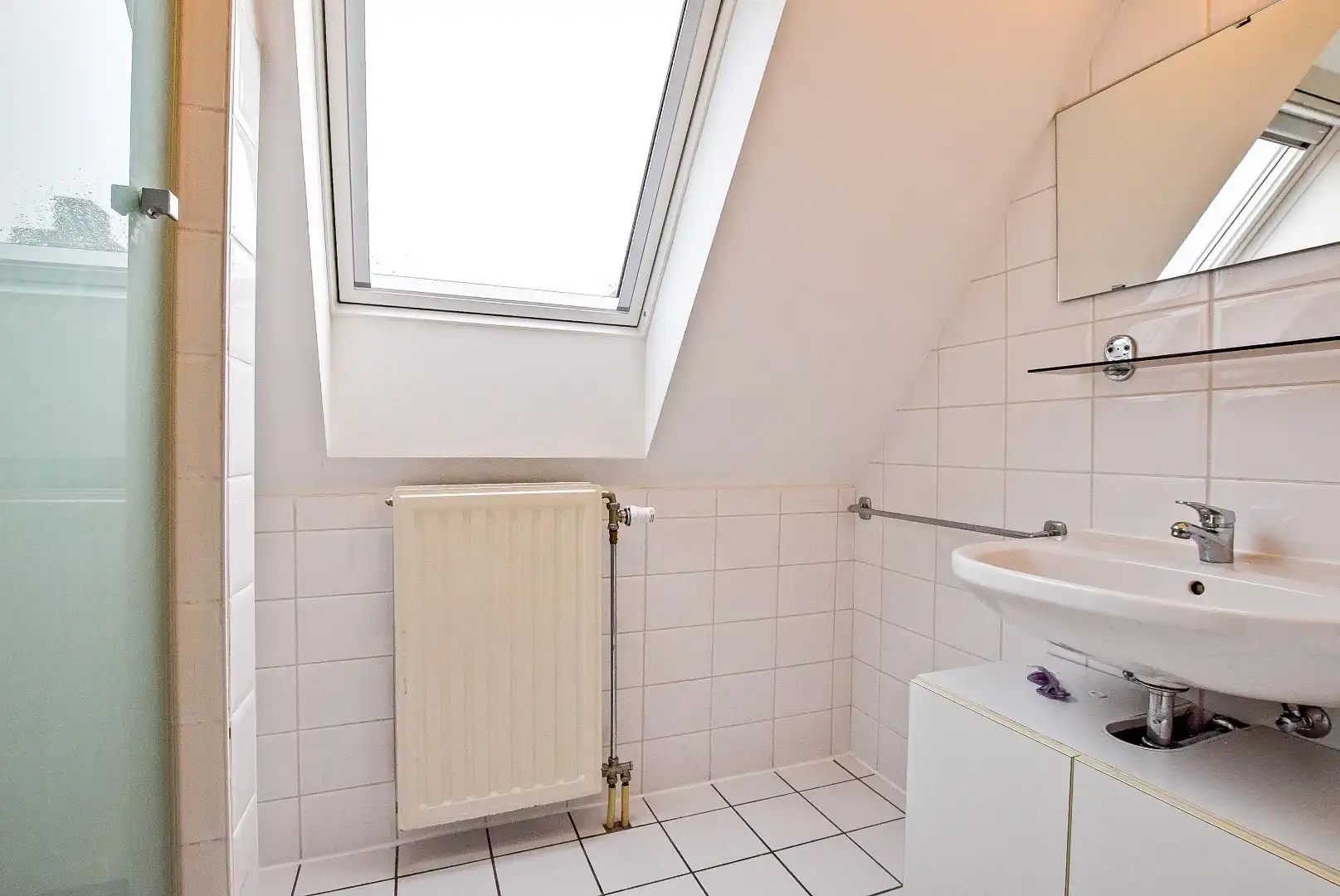 Instapklaar lichtrijk dakappartement in hartje Veurne (61m²) foto 6