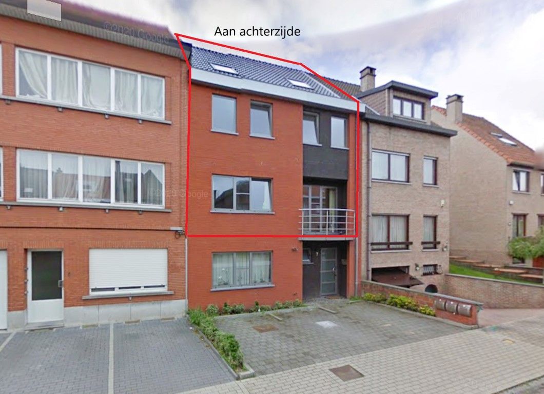 Ruim triplex appartement met parkeerplaats foto 21