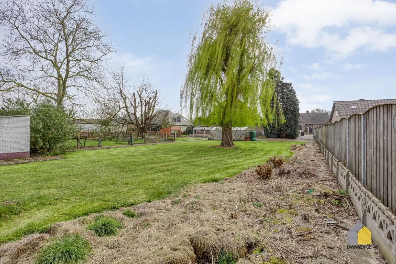 Te renoveren, statige woning op mooi perceel van 23 a 90 ca. foto 32