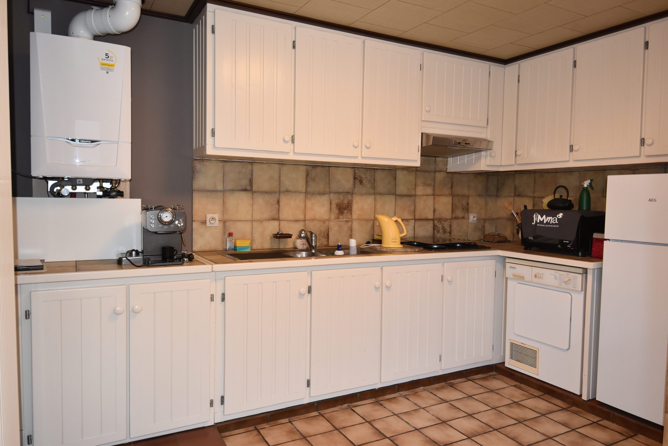 Halfopen bebouwing met 3 slaapkamers en garage. foto 3