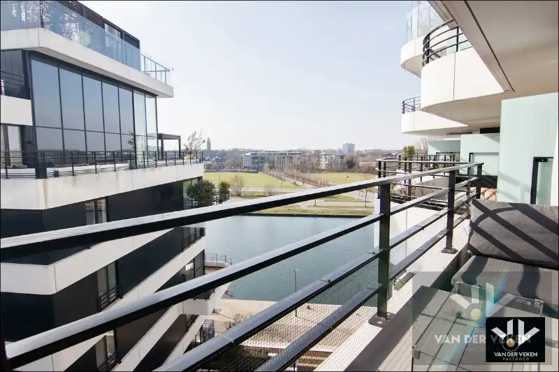 Knap afgewerkt 2 slpk appartement met zicht op het water foto 15