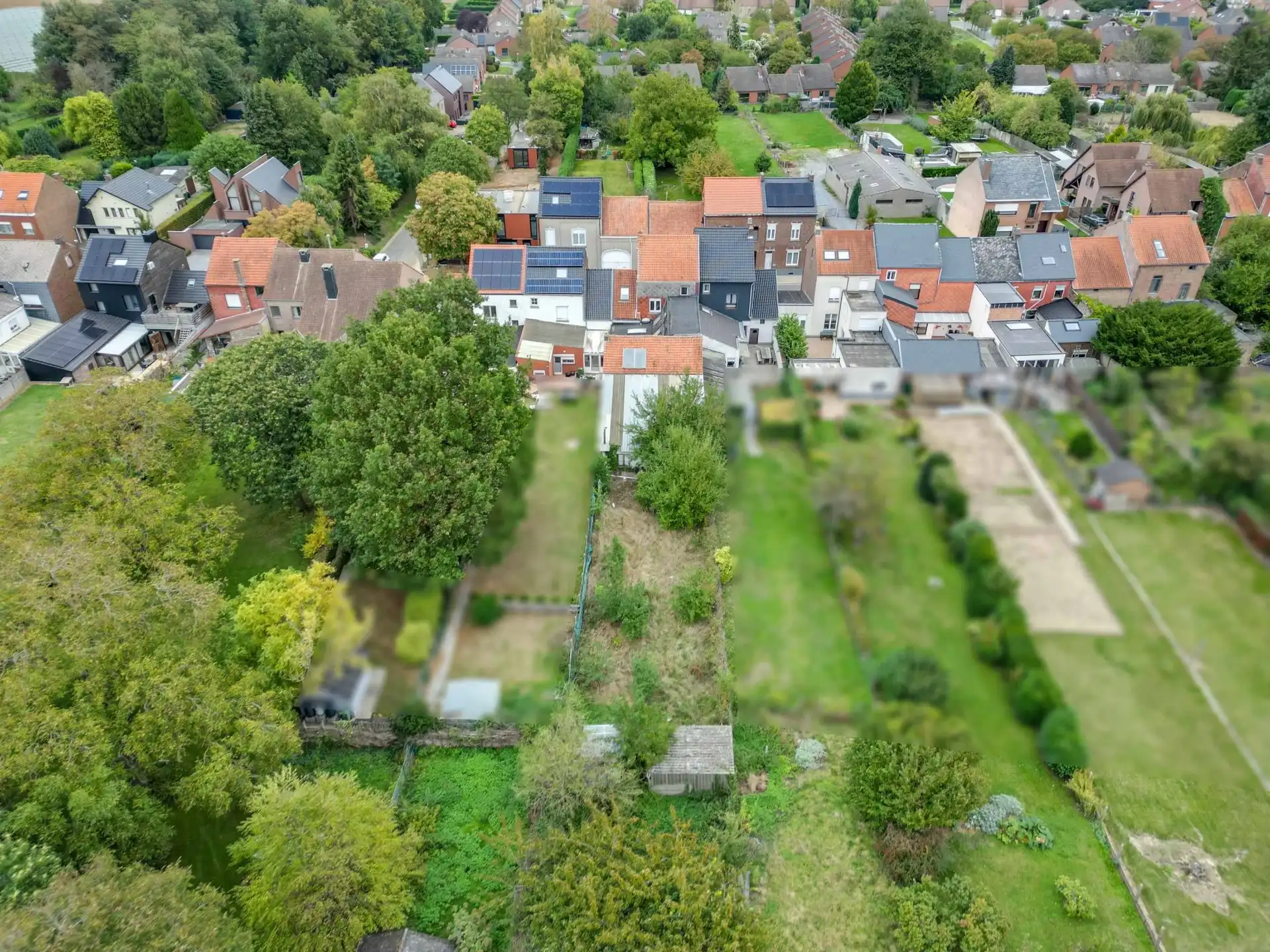 Handelspand met woonst op groot perceel foto 4