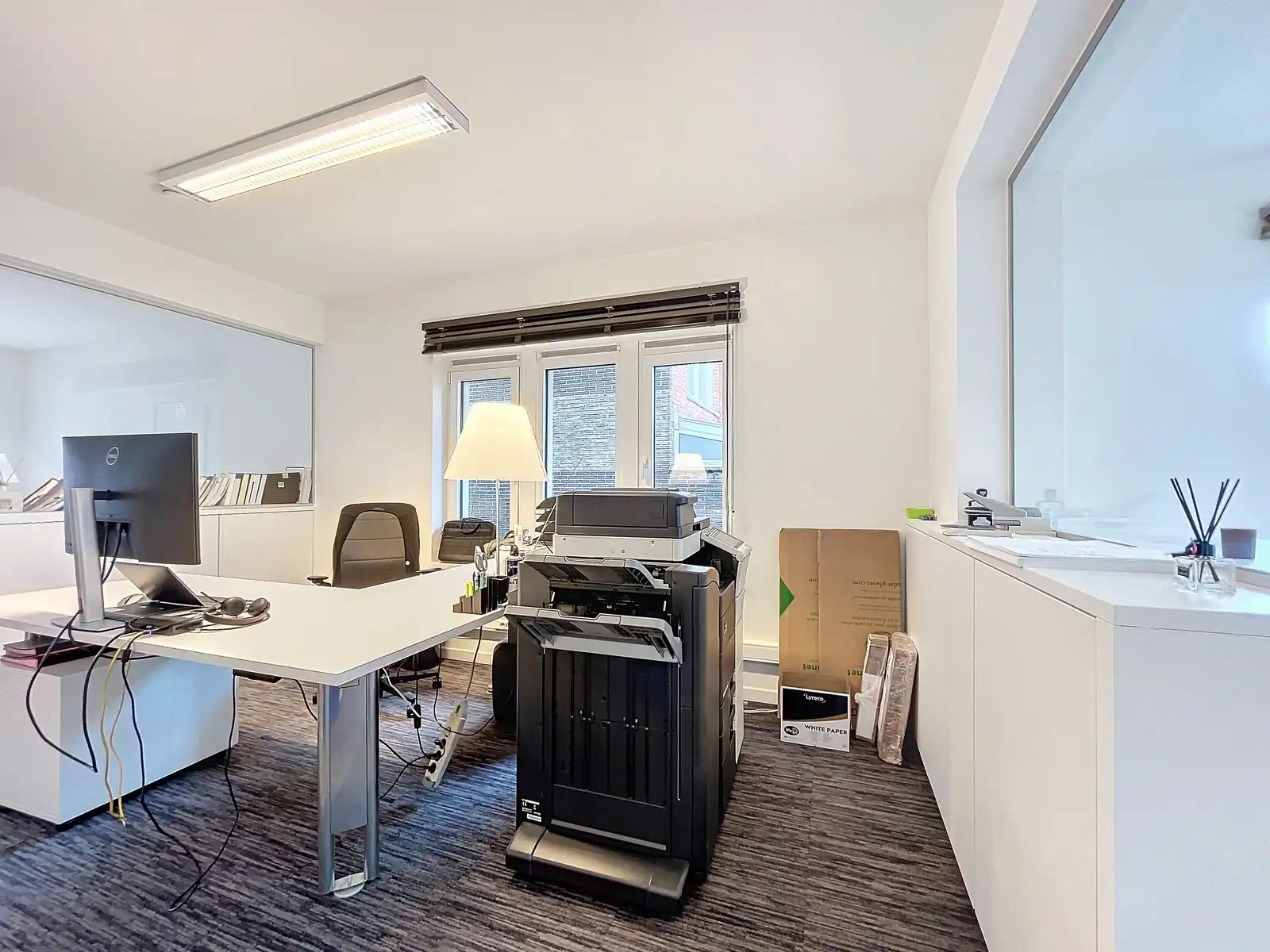 Duplex-kantoorruimte met 6/9 werkplekken in dienstencentrum. foto 8