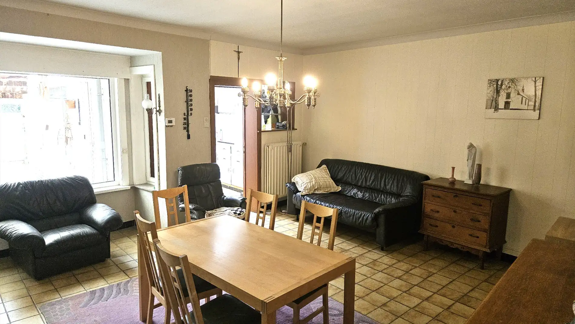 Ruime en stevige op te frissen woning met 4 slk, garage en tuin (met bijgebouw)  foto 3