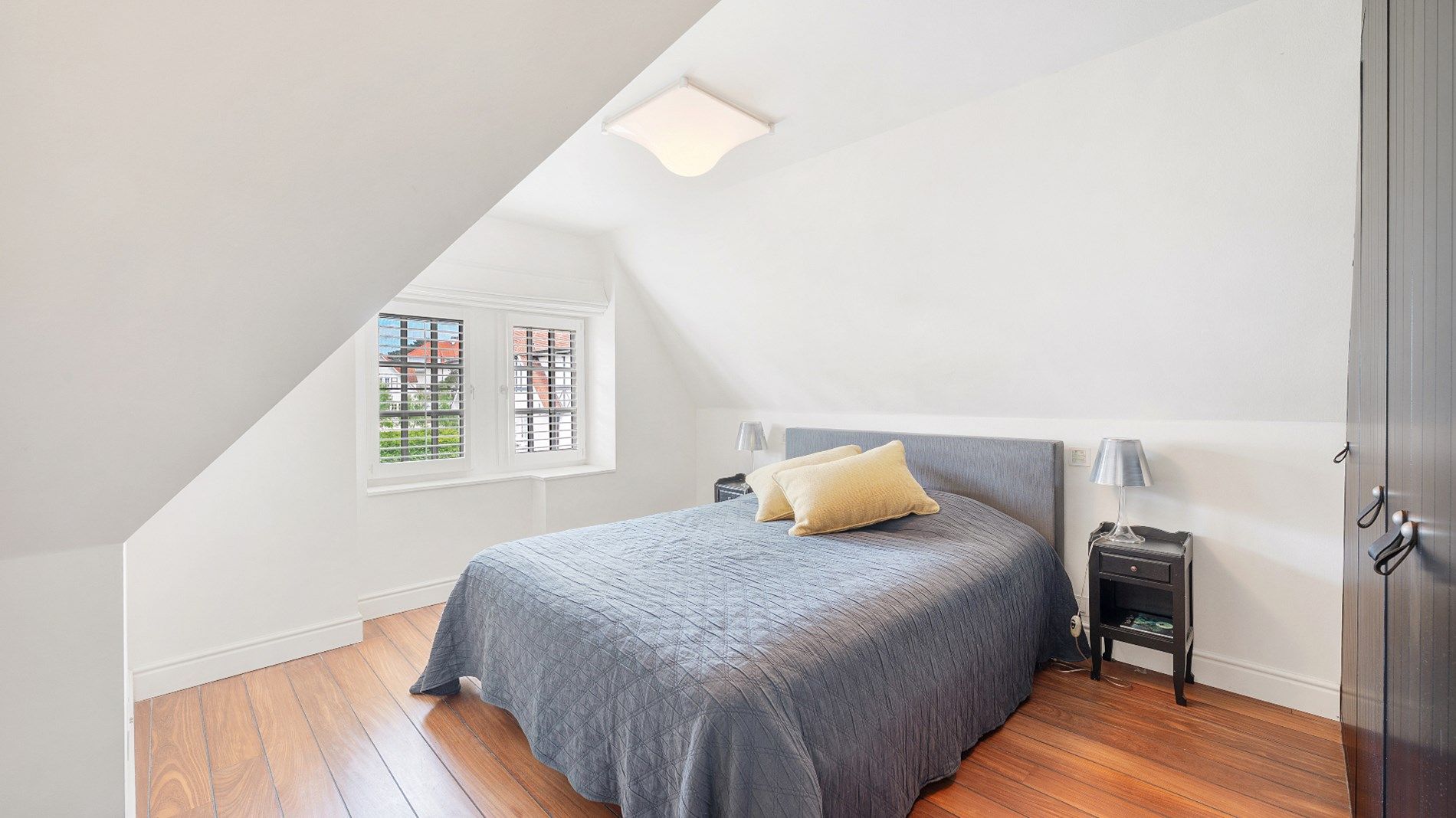 Charmante koppelvilla gelegen op 250 meter van het strand en vlakbij de Kustlaan en het Albertplein te Knokke-Zoute. foto 23