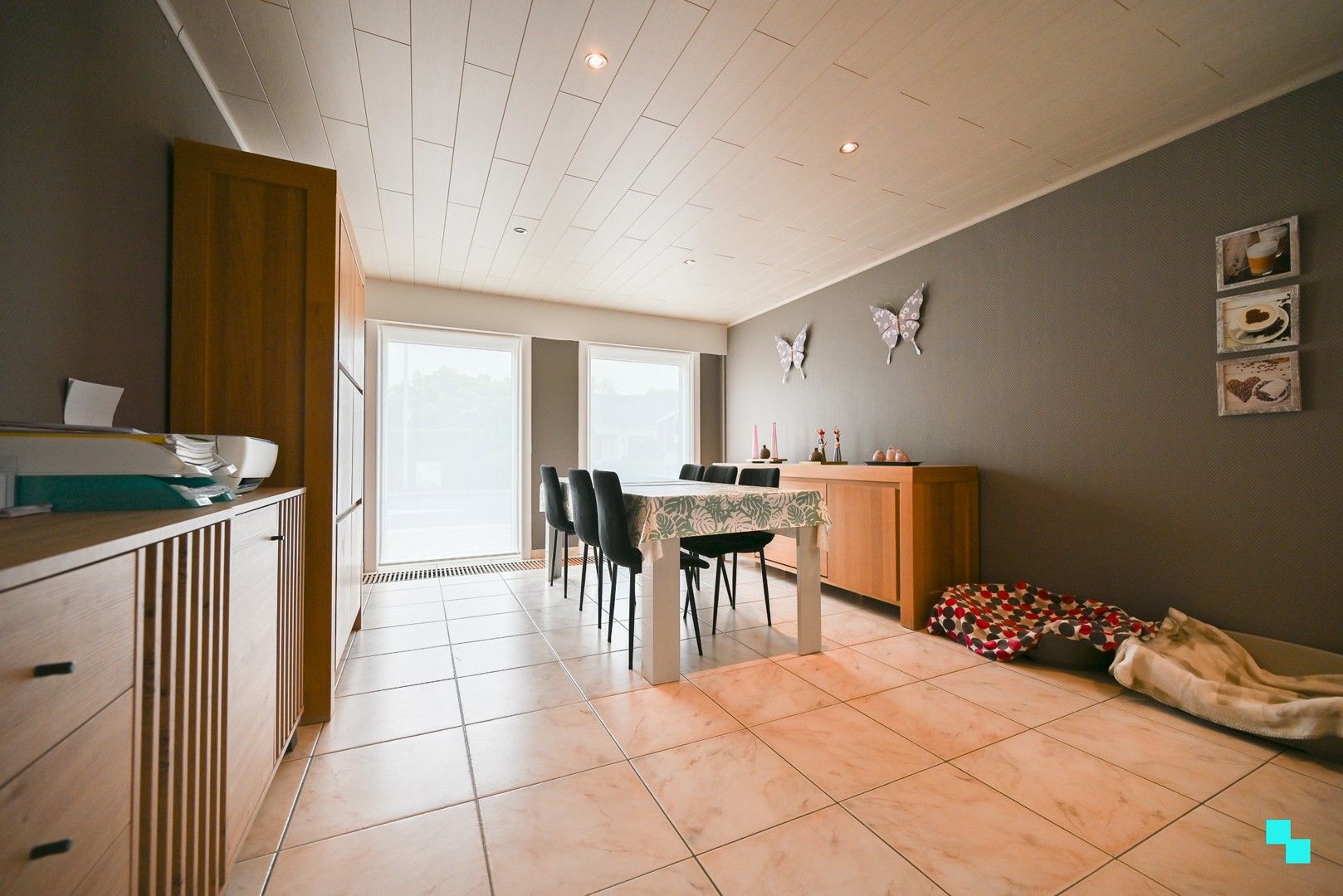 Gunstig gelegen ééngezinswoning te Sint-Eloois-Winkel met dubbele carport, garage en 4 slaapkamers foto 4