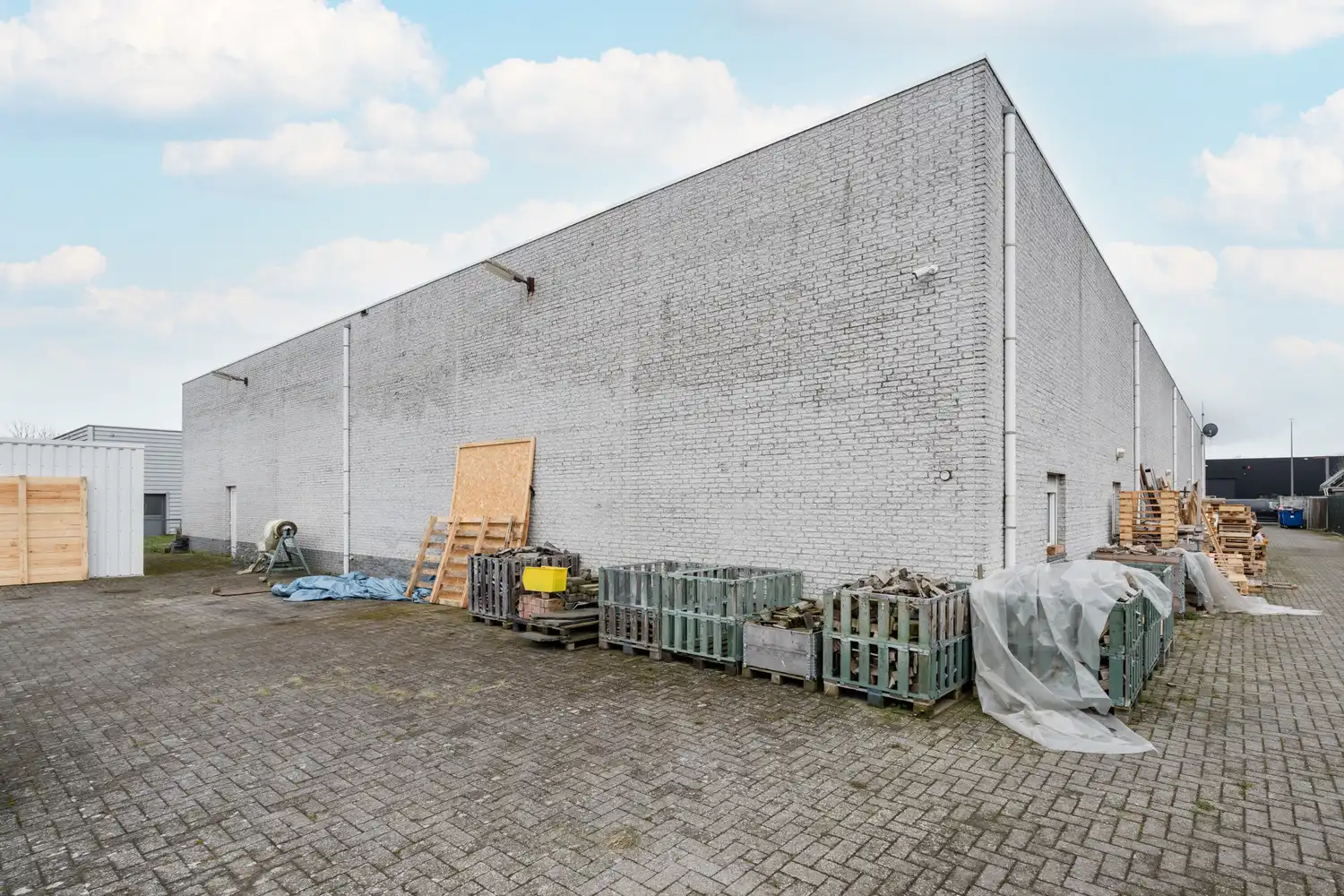 BEDRIJFSPAND MET CONCIERGEWONING foto 114