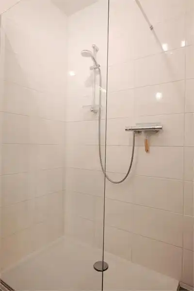 Centraal gelegen gelijkvloers 2-slaapkamerappartement — ideaal als starter of opbrengsteigendom foto 14