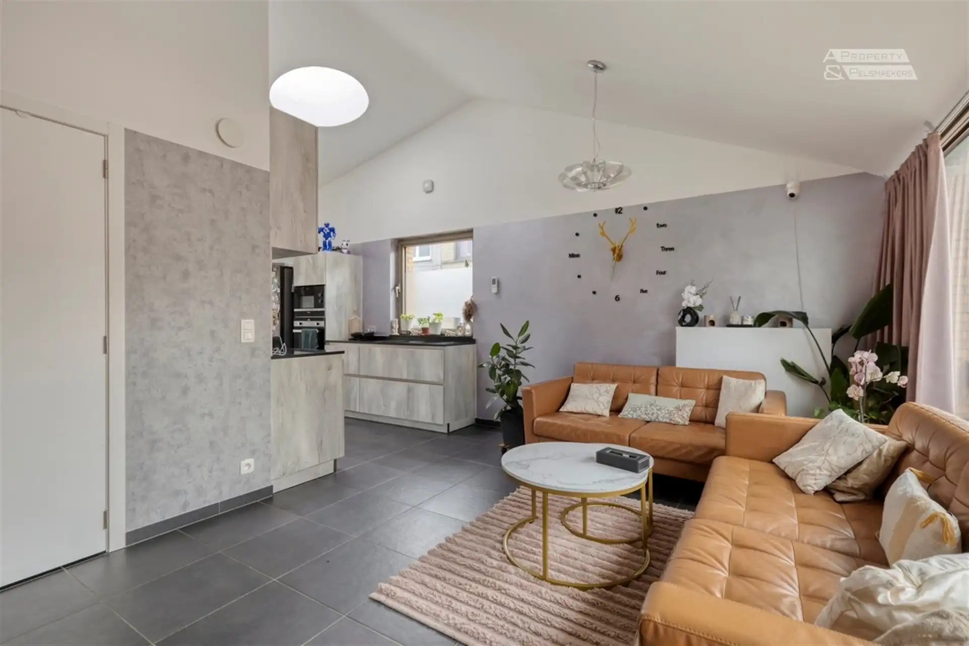 Instapklare gezinswoning met 3 slaapkamers, terras, voortuin en parking foto 5