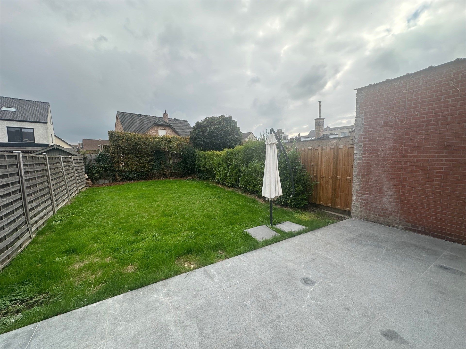 Ruime woning met 3 slaapkamers, garage en tuin foto 5
