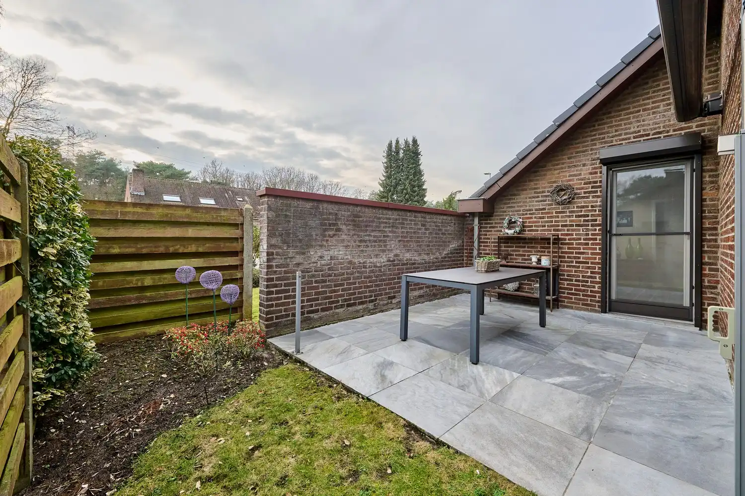 Residentieel en op een uitgestrekt perceel gelegen vernieuwde woning met 3/4 slaapkamers foto 29