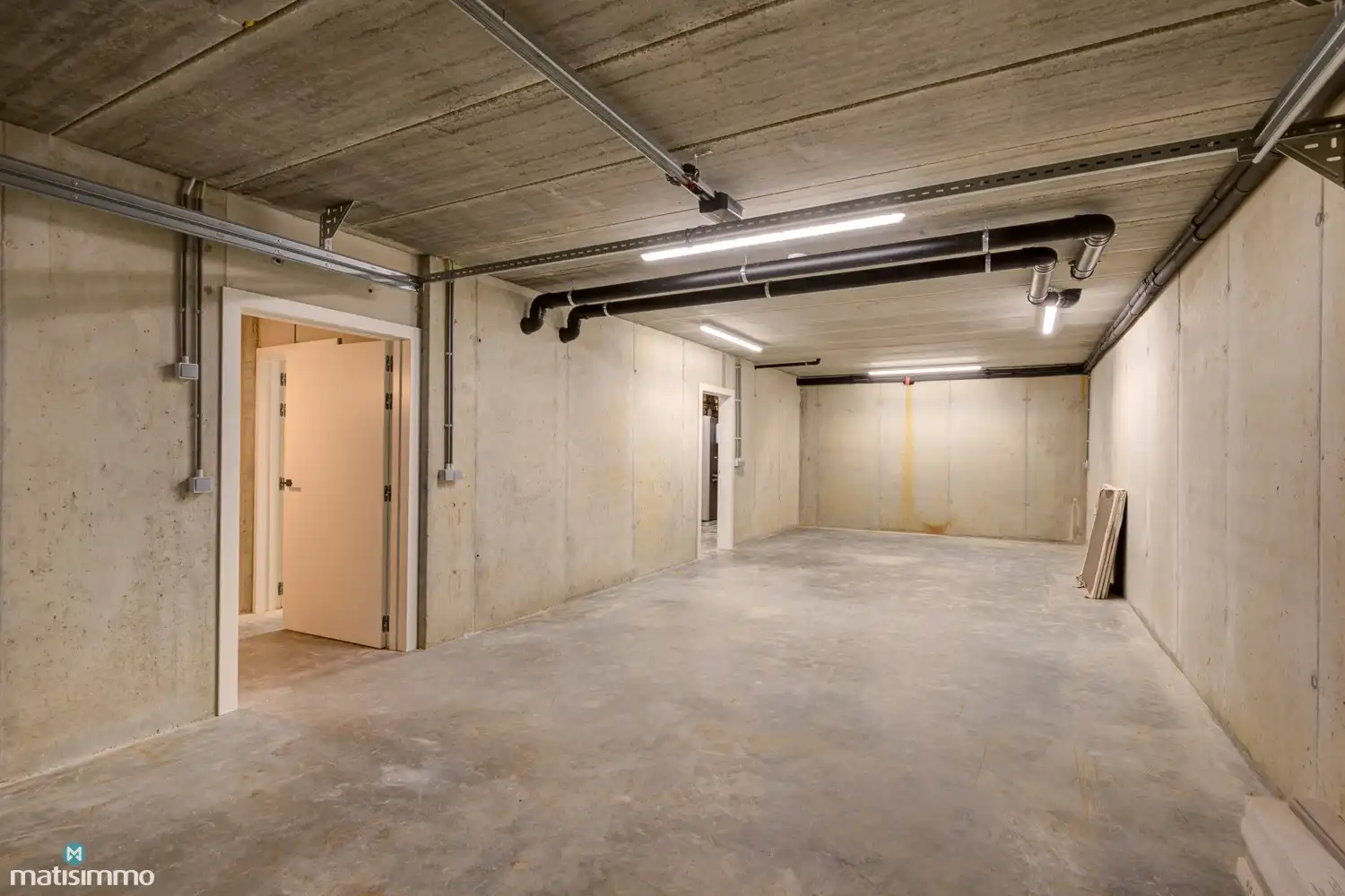 VOLLEDIG AFGEWERKTE EN GESCHILDERDE NIEUWBOUWWONING (EPB E10) MET 3 SLAAPKAMERS, OVERDEKT TERRAS, 2 GARAGES, KELDER EN AANGELEGDE TUIN IN WERM foto 29