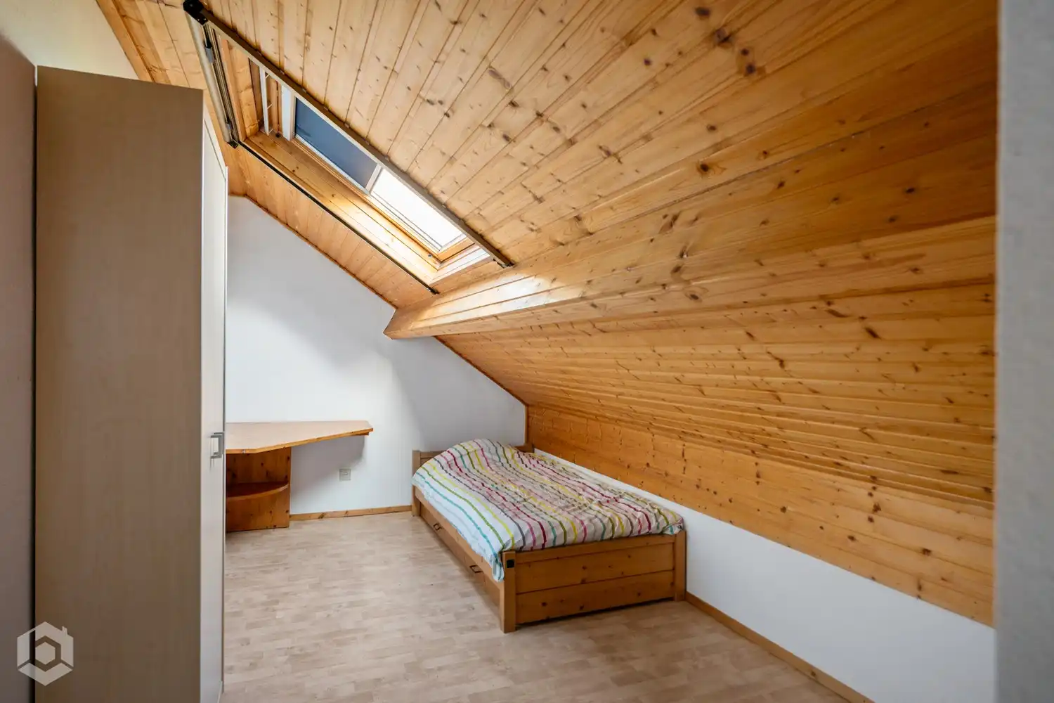 Woning met 3 à 4 slpkrs en grote garage (mogelijk tot handel) foto 27