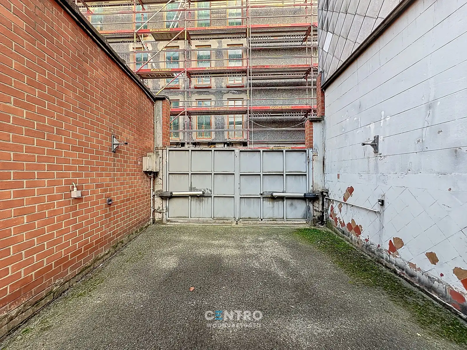 GEMETSTE garage te koop CENTRUM Roeselare nabij Sint-Michielskerk ! foto 8