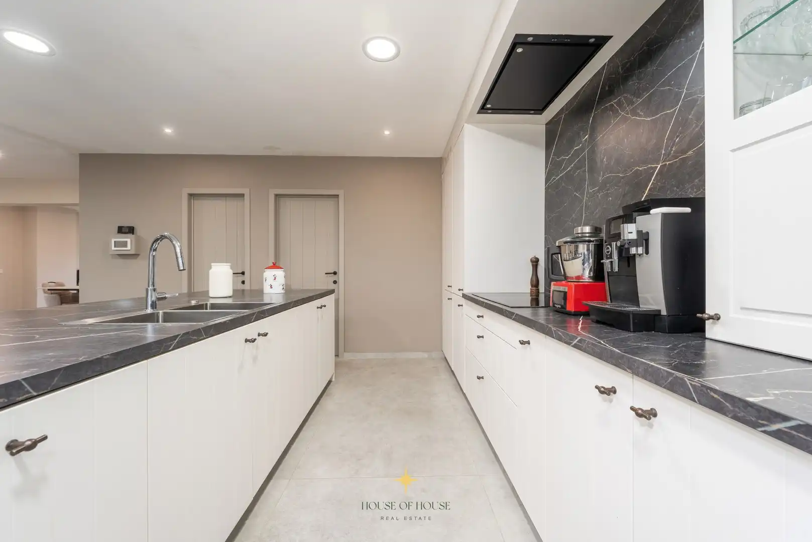 Instapklare, gerenoveerde woning in een rustige buurt met grote zonnige tuin foto 5