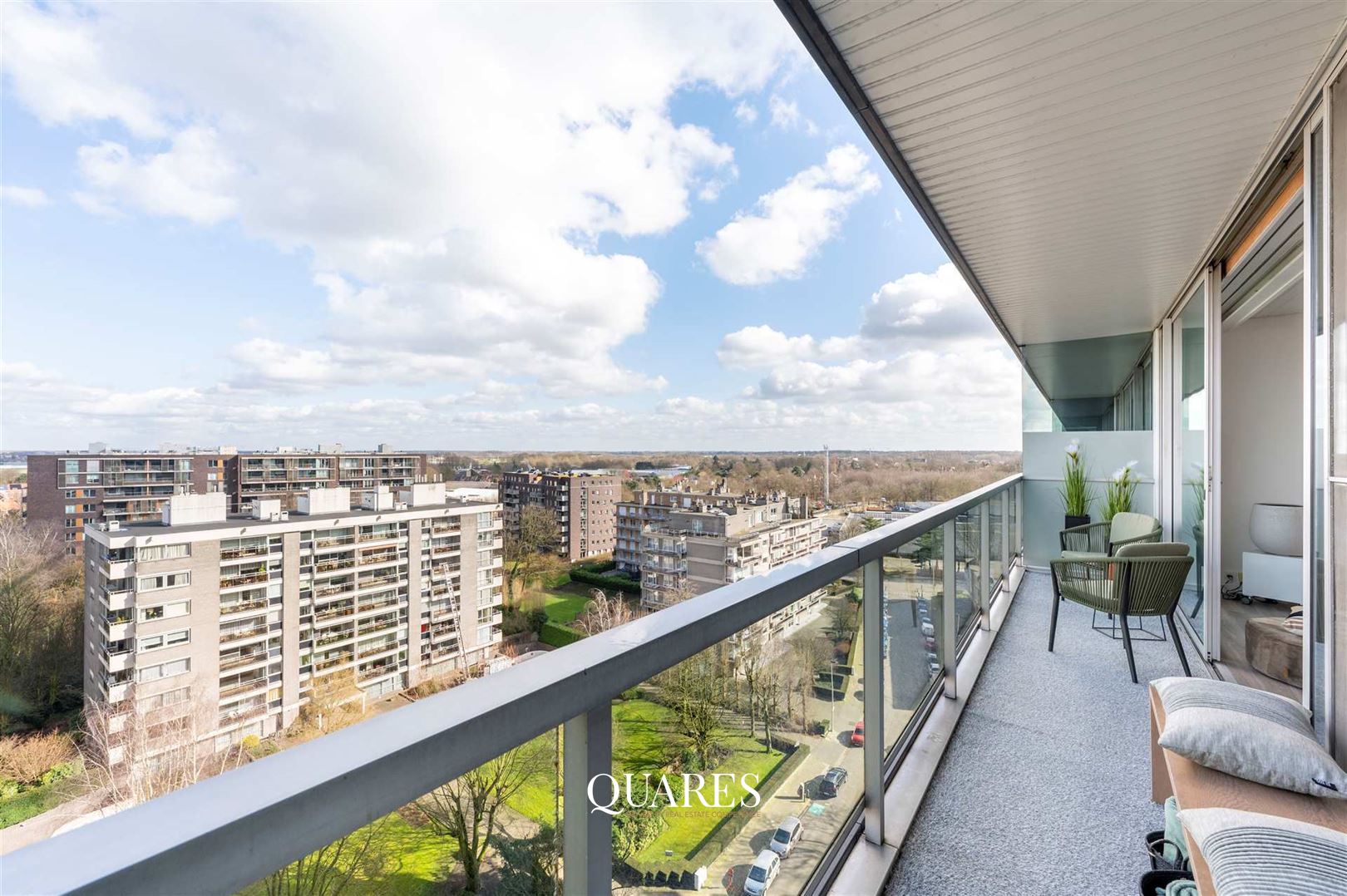 KWALITATIEF GERENOVEERD 3 SLKR APPARTEMENT MET TWEE TERRASSEN OP TOPLOCATIE IN BERCHEM foto 9