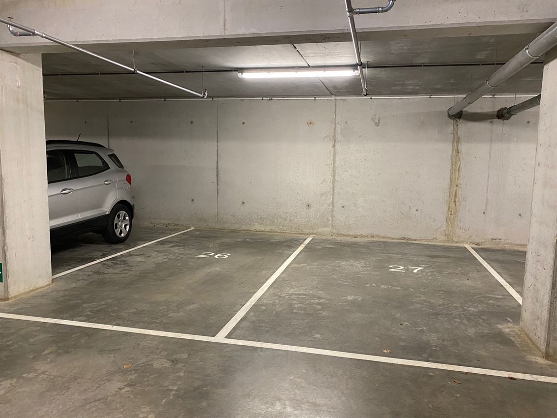 Gunstig gelegen ondergrondse autostaanplaats foto {{pictureIndex}}
