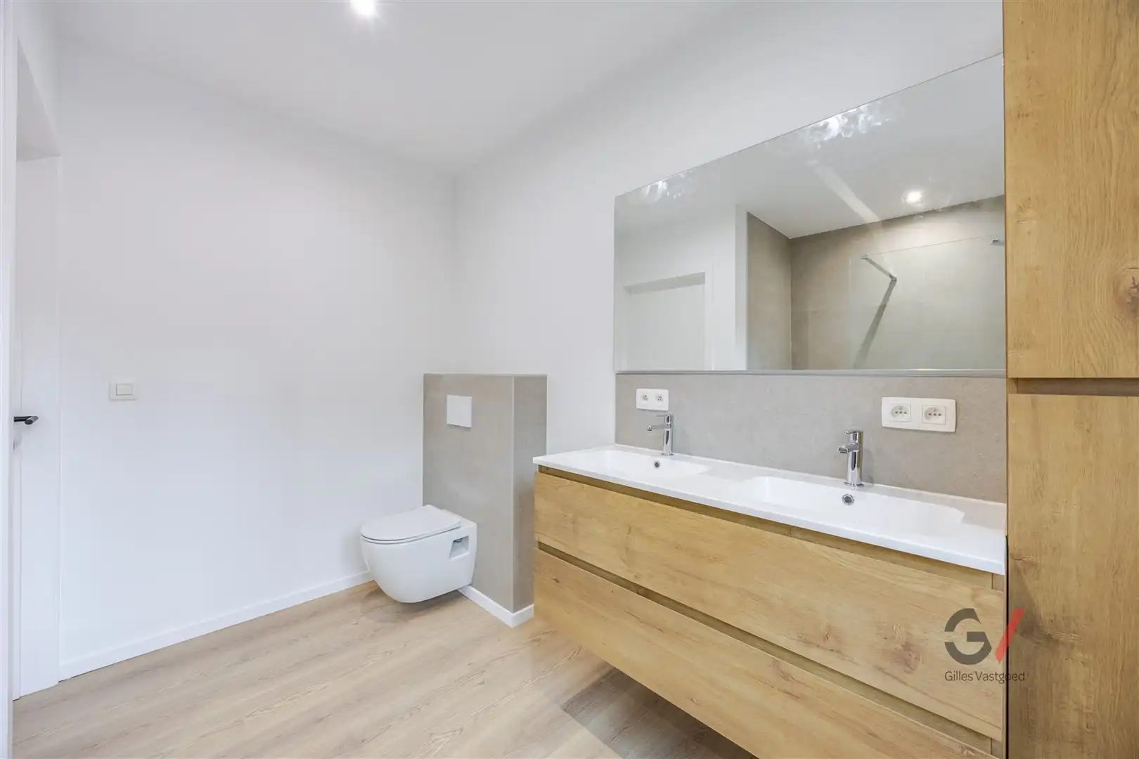 Gerenoveerde woning foto 17
