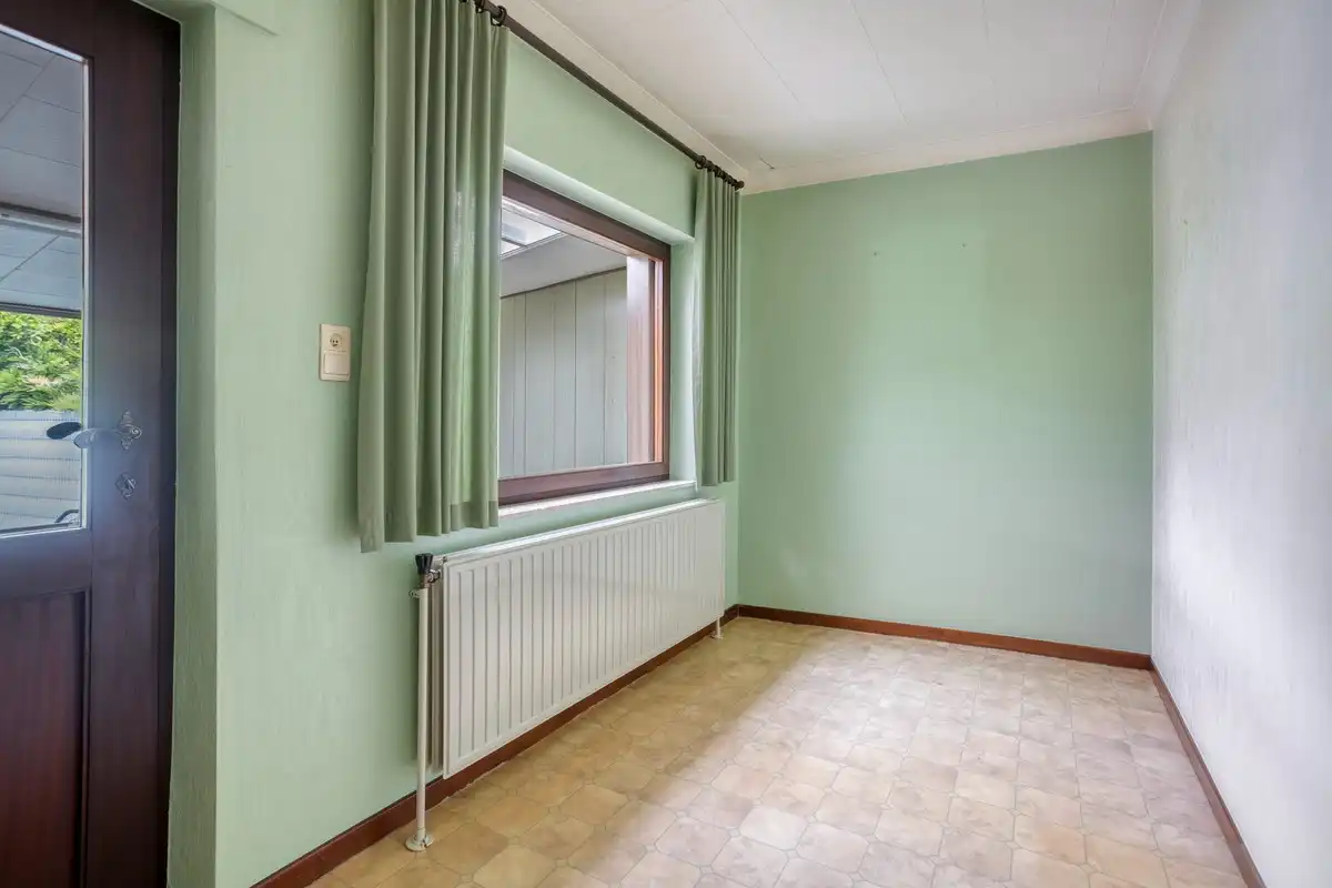 Te renoveren, rustig gelegen, woning met twee slaapkamers foto 5